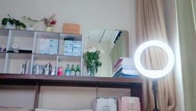 顶级身材大奶白皙嫩妹【童话故事女孩】下海作品③，载入史册的灌肠掰屁眼，水喷几米远