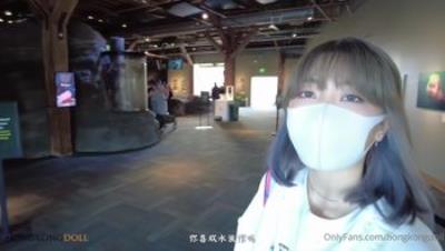 Onlyfans香港【HongKongdoll玩偶姐姐】一日女友的漂亮姐姐 中 -她是谁