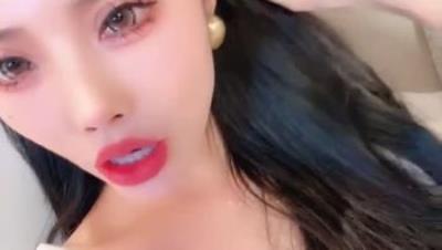 现实版妲己【白熙】9月福利视频 魔鬼身材油亮丝袜绝美白虎销魂口舌自慰爆插狂喷 11(5V)