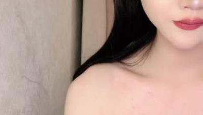 明星级颜值，顶级精致美人儿【小婉呀】不做女神做母狗，下海自慰出水