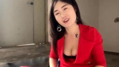 女人味十足，极品白虎熟女【sunny-520】付费②，脸穴同框深情投入，楼道自慰喷水