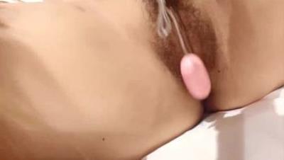 新来的渣女小太妹全程露脸发骚，玩弄好姐妹的骚逼给狼友，听指挥揉奶玩逼掰开看特写，淫声荡语让狼友射她嘴