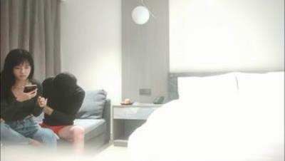 利哥探花精品作之纯素颜学妹第2部0118仅一场返场妹妹被干喷偷偷拔套还是狠听译字幕