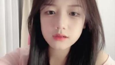 纯欲天花板校花！奶子好大~【狐狸精】，清纯学生妹，闺房中大尺度自慰，淫水不断哗哗的流