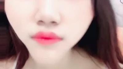 魔鬼身材很嫩【进来擦小骚狐狸精】全身雪白漂亮美乳 无毛粉穴 裸秀自慰 扒穴里面真诱人 (3)