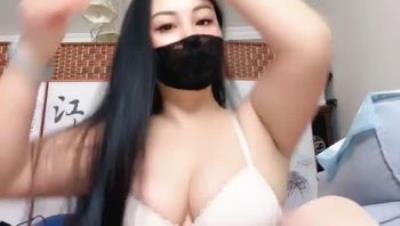 大奶子御姐 正宗一字马【极品御姐】屁股超大 逼毛浓厚掰开小穴很是粉嫩 奶子乱甩 高难度倒立 尿尿 爽的很 (3)