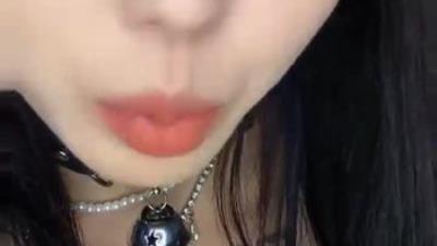 颜值嫩妹【软醉猫猫】大尺度掰逼展示，粉奶粉穴，道具自慰高潮，裸舞诱惑