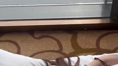 美女众多，还有老外，大白屁股撅起来