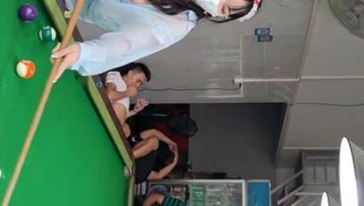 重磅回归开局就王炸，顶级露出【TonyJ和贝贝】付费(6)，城中村台球厅人前极限露出(2V)2