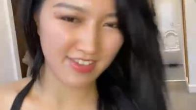 国产之光，真裸替演员网红【沈樵】一字马劈腿，脸穴同框道具自慰，心态好又超骚的母狗