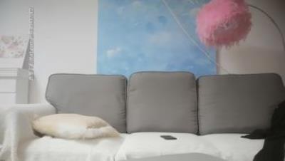 约了个吊带裙短发少妇，近距离拍摄口交沙发上猛操，搞完一炮休息下再来