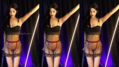 ️精品推荐️【虎牙】虎牙现役高颜值纹身热舞主播『艺涵老师』全裸高定情趣内衣超长肛塞热舞