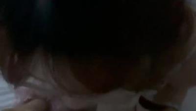 20岁学生妹【李若萱】完美露脸，眼镜妹床上很反差，被男友操的高潮不断