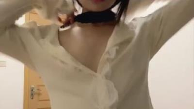 新人18岁四川学生妹，好骚，好嫩，【07练习生】，抖音热舞信手拈来，不过呈现的是裸体版，刺激，三点粉！