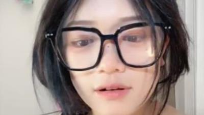 【e懒得喷】G奶女学生 极品身材 短毛嫩穴  闺蜜吧啦同筐 裸舞  跳蛋大鸡巴自慰 爽喷水 (5)