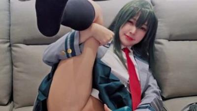 大奶美鲍颜值女模【慕慕Momo】最新作品，JK学生服双机位后入性爱道具自嗨