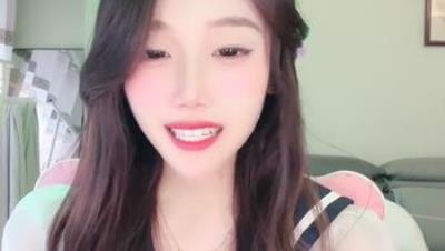 神级女神【董小姐】高端女神！模特身材~裸舞~道具自慰~白浆直流！07(5V)