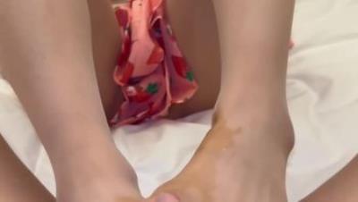 极品丝袜反差婊【假奶靓miaomiao】足交手交口交性交8，丝足美腿母狗玩法多