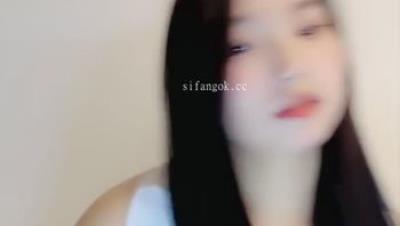 日盼夜盼清纯女神【一只张包包】终于下海了，汉服脸穴同框道具自慰，好销魂