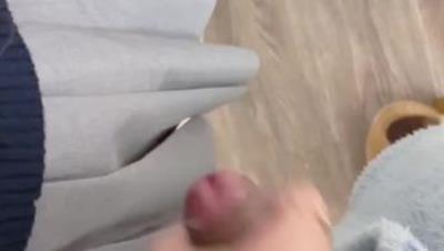 【精品乱伦】奶气草莓 - 女儿开学之禽兽父亲 帮女儿收拾行李 居然发现带假阳具去学校 肉棒强插女儿内射体验真实温度