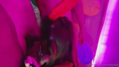 绿帽换妻淫趴网黄【pittyswg】最新无水印83G订阅14，迪厅的氛围1女战4男，排队肏她