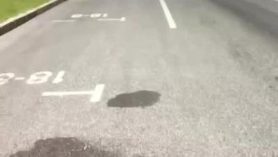 【精品乱伦】家有萝莉女儿 - 接女儿下班回家在马路边操 被卡友司机瞧见端倪 暴露中后入抽插 内射瘫软小穴失禁了 下