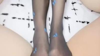 【精品乱伦】我跟后妈的性爱日记 - 小妈借宿在沙发上操了起来 朋友在卧室听到鸡巴都硬了 长腿丝袜美穴榨汁爽飞无水印