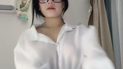 【e懒得喷】G奶女学生 极品身材 短毛嫩穴  闺蜜吧啦同筐 裸舞  跳蛋大鸡巴自慰 爽喷水 (4)