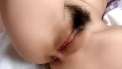 矜持的小姨子，肤白貌美极品骚奶子跟小哥激情啪啪大秀直播，口交大鸡巴舔逼揉奶特写展示，各种体位爆草蹂躏