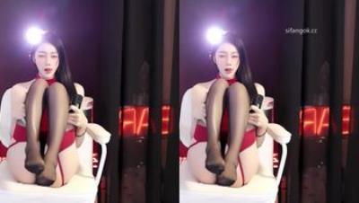 最新虎牙重磅！高颜新人主播，逼塞乳夹自嗨裸舞，尺度碾压黄播