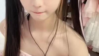 双马尾极品学妹【幼七】多天穿校服美腿嫩逼全裸大尺度含苞待放白虎嫩逼跳蛋自慰酥胸蜜桃臀道具自慰 (1)