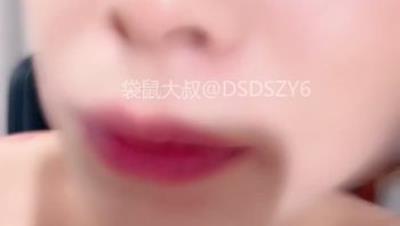 ️气质美艳少妇【水多叫的响】 口活一流电脑桌下用力口交大力抽插道具骑乘自慰 3(4V)