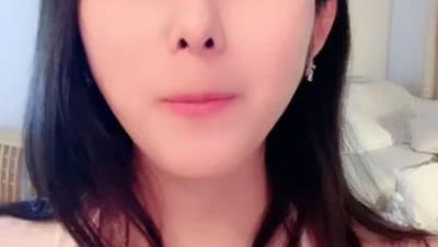 声优G奶小姐姐【娇娇嗲嗲的小狐狸】极品尤物美女极度诱惑掰开手指抽插各种蹂躏骚逼自慰呻吟精彩刺激尿尿淫叫 (1)