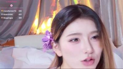 ️人气女神【Kiki-2025】12月3日-12月10日 女神强势回归！护士紫色丝袜、口爆，拉珠 边喷边搅2(6V)