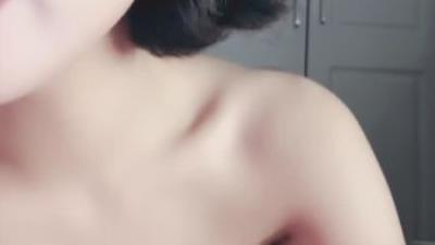 重磅 最正宗清纯校花 好美啊【月露曦】美乳翘臀大长腿 好美的逼逼 扣穴自慰 白浆拉丝 尿尿 爽喷水 (2)