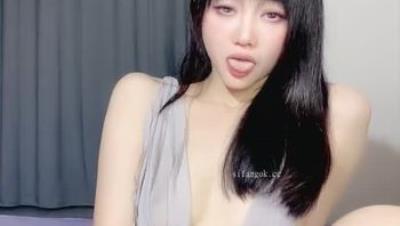 清纯小学妹【19岁少女】大屌狂插跳蛋自慰流白浆喷水高潮爽