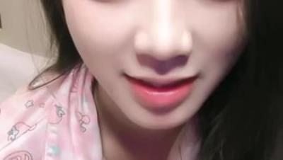 【你的小月月】极品学妹被黄毛给拱了 保证让你垂涎三尺 鸡儿梆硬 身材极美炮友狠揉大奶还内射 (4)