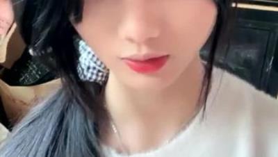 【水嫩宝宝】农村07年美少女 户外跳蛋 沟搭隔壁油腻大叔 舔逼 真润 放得开 (1)