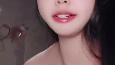 正宗甜美校花【小懒猫】全身雪白粉嫩 奶子超正 逼逼干净粉嫩 极品翘臀 豹纹黑丝 道具自慰 狂喷水 (2)