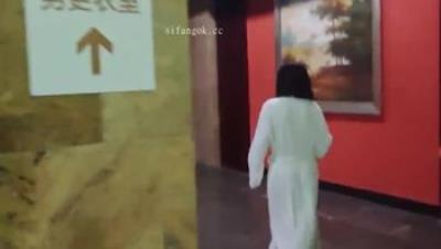 天花板露出狂人【cikaimoon】12月新作，全裸温泉，按摩，洗头被揩油摸奶(3V)1