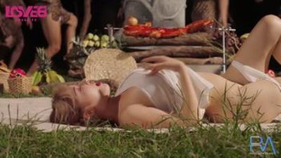 皇家华人RAS-0260《性爱部落》从天而降的性爱礼物李娜娜