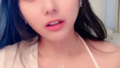 声优G奶小姐姐【娇娇嗲嗲的小狐狸】极品尤物美女极度诱惑掰开手指抽插各种蹂躏骚逼自慰呻吟精彩刺激尿尿淫叫 (2)