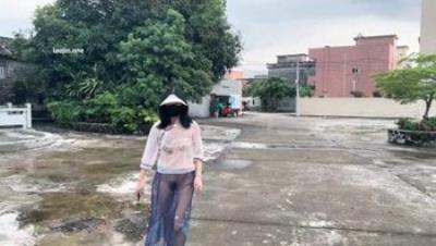 人气露出女神【cikaimoon】薄纱全透明，户外乡下乱逛，从白天到黑夜，闲逛青花瓷古镇好刺激！