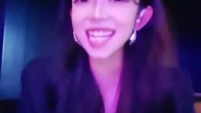 戴着跳蛋酒吧嗨！【张子怡】无毛白虎穴，大黑牛自慰