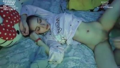 南京航空航天大学美人胚子『阿水』与富二代的正常操作。勾人心魄的眼神，天然E奶，玫瑰小穴，简直了