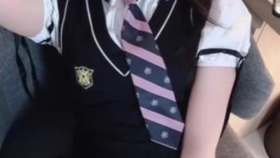 顶级白幼瘦小母狗【remukira】手持av棒按摩阴蒂，骚模样夹杂着少女的气息，反差感拉满