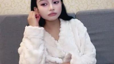 嫩妹【菲菲每天都饿】少女之心 携闺蜜一起 全裸自慰秀 极品身材大奶嫩穴 高能无尿点 (2)