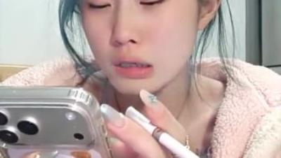 推荐 爆乳校花 首次被干【憨宝宝】男友搞完 又约大哥搞 自慰啪啪 逼毛浓厚好性感 爽的很 (5)