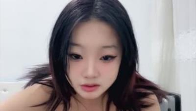 最强新人登场【少女依依】气质很高 身材很棒极品大奶无毛嫩穴笔直大长腿 水晶棒抽插自慰超骚