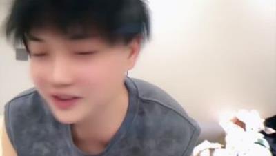 新人登场【小鱼要抱抱】长腿性感开档黑丝小高跟喝着奶茶酒店自慰和小帅哥多姿势啪啪掰穴口交 (1)